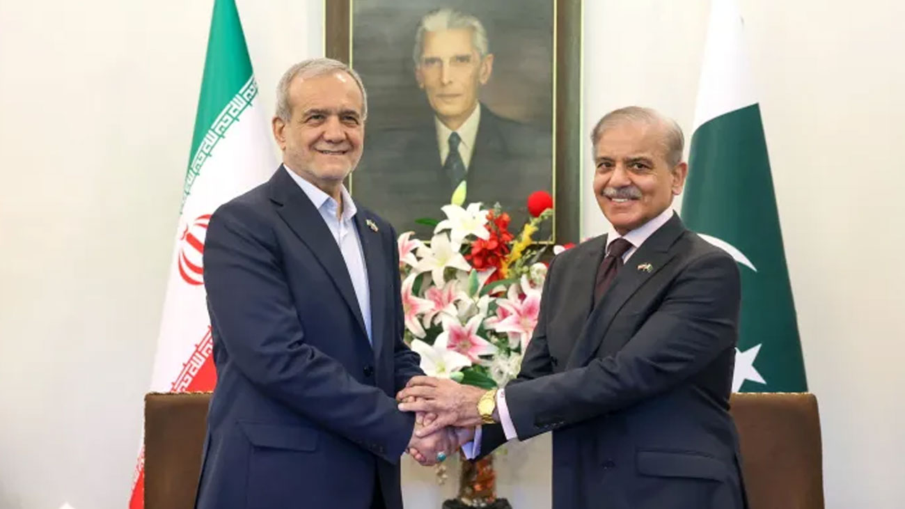 وزیراعظم شہباز شریف اور ایرانی صدر مسعود پزشکیان کے درمیان ٹیلیفونک رابطہ ہوا جس میں خطے کی صورتحال تفصیلی تبادلہ خیال کیا گیا۔
