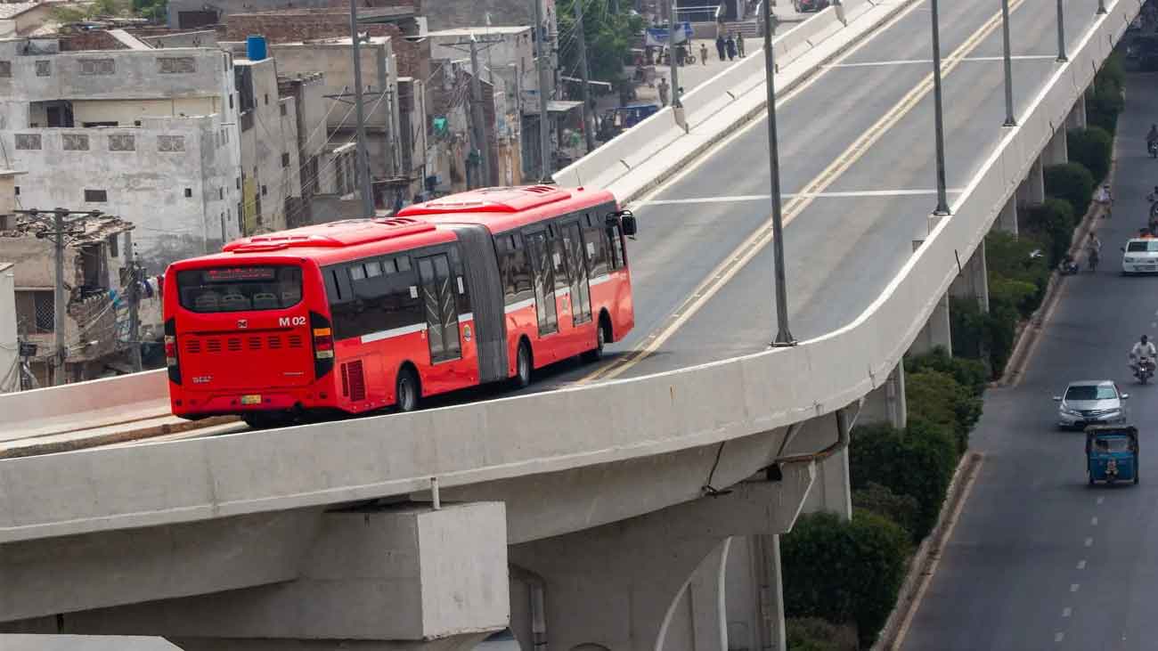 میٹرو بس سروس بند کرنے کا فیصلہ مؤخر