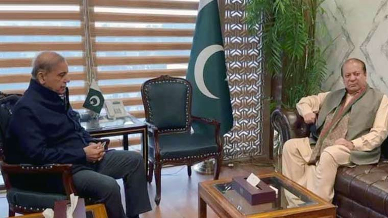 ملاقات میں توہین عدالت کی درخواست اور اس کے قانونی جواب کے حوالے سے بھی مشاورت ہوئی/فائل فوٹو