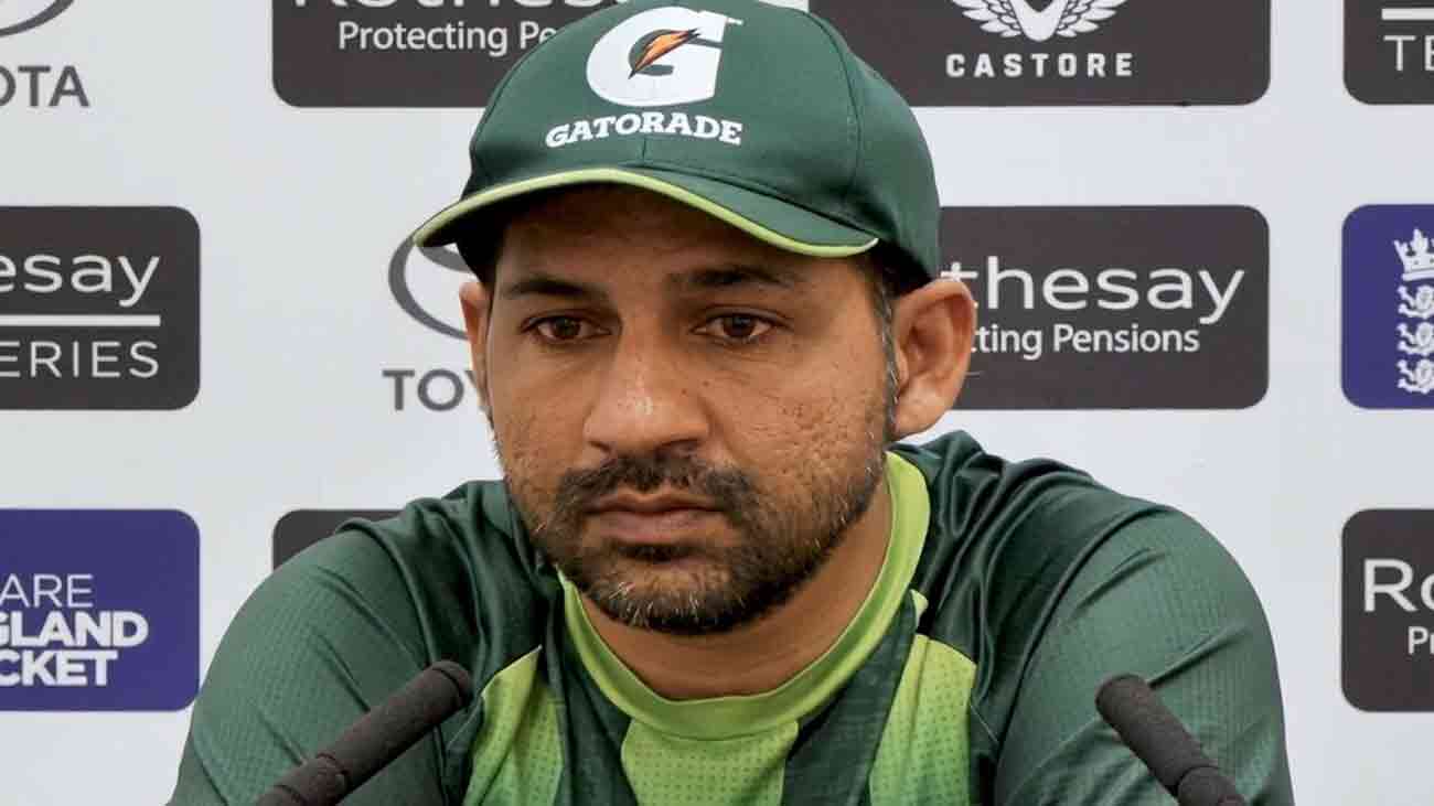انگلینڈ سے شکست، سرفراز احمد کو کوچنگ سے ہٹانے کا امکان