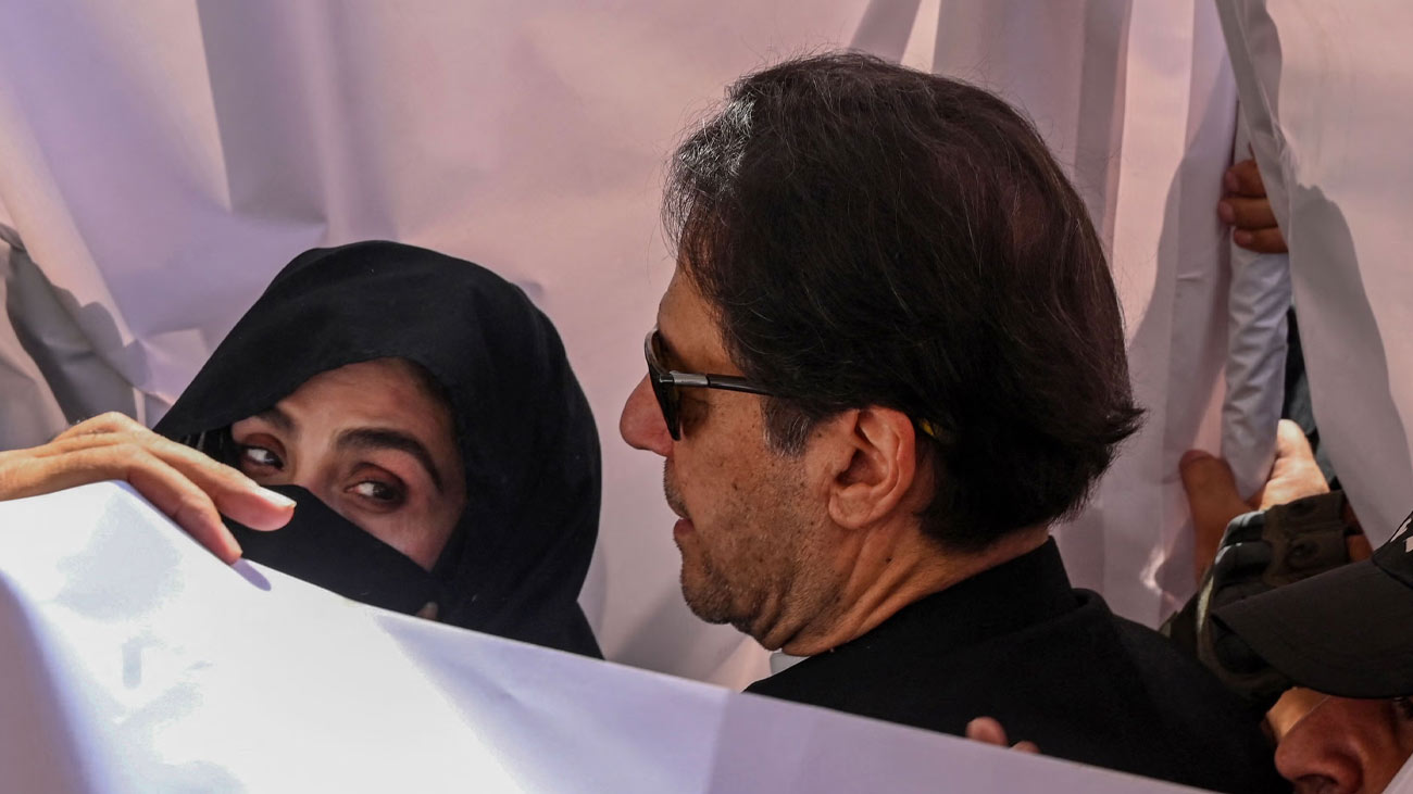 عمران خان اور بشریٰ بی بی کی عبوری ضمانتوں میں توسیع