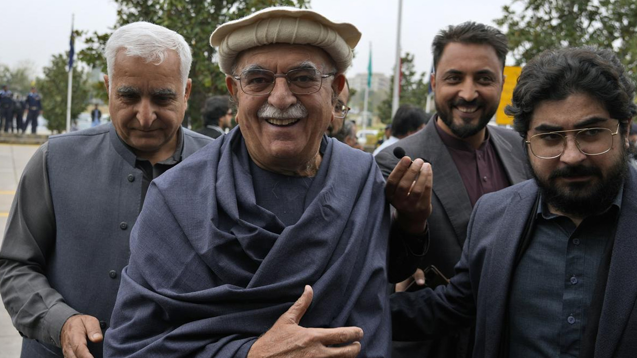 اپوزیشن کا پارلیمنٹ ہاؤس کے باہر دھرنا دینے کا فیصلہ