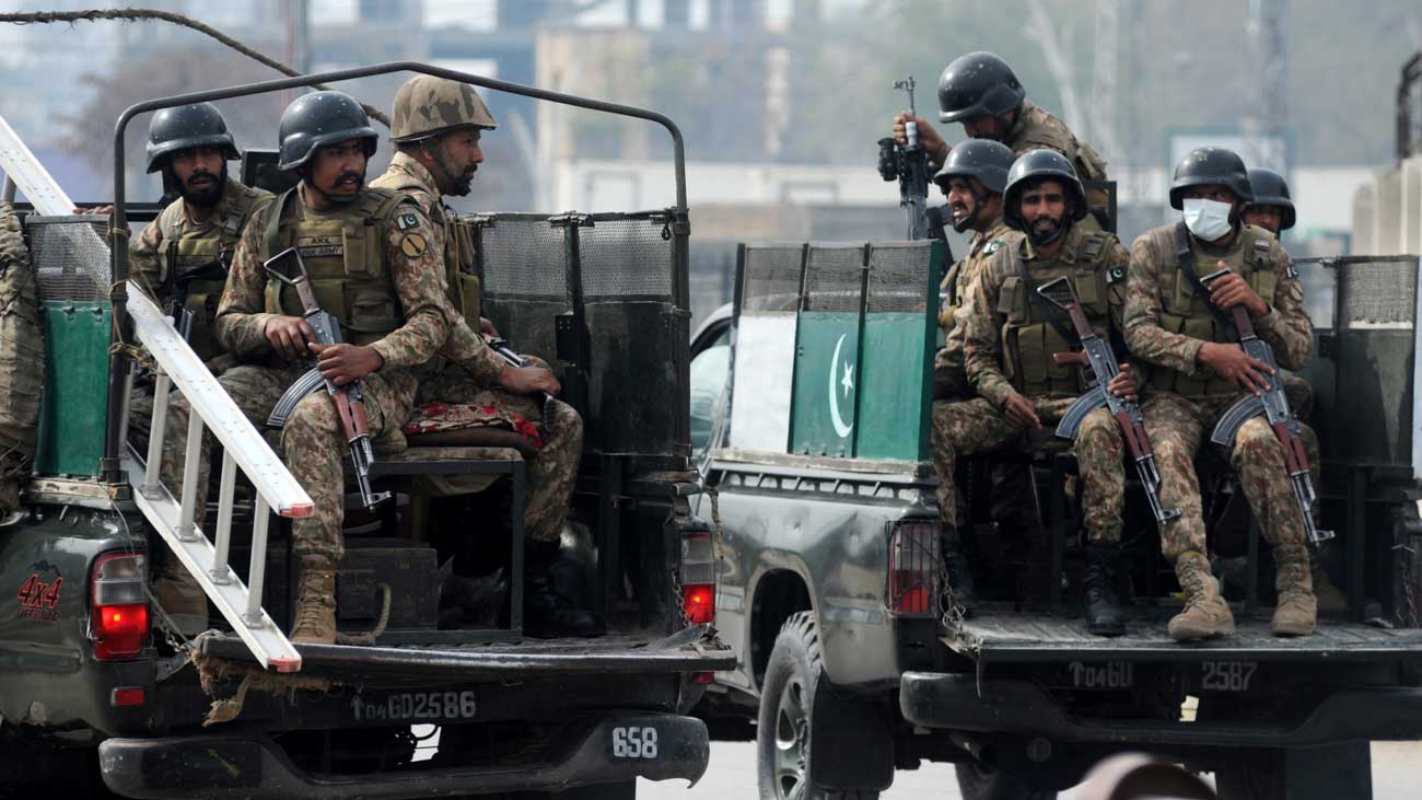 سکیورٹی فورسز نے انڈین پراکسیز فتنہ الخوارج اور فتنہ الہندوستان کے خلاف انٹیلی جنس بیسڈ کارروائیوں میں 34 دہشت گردوں کو جہنم واصل کر دیا۔