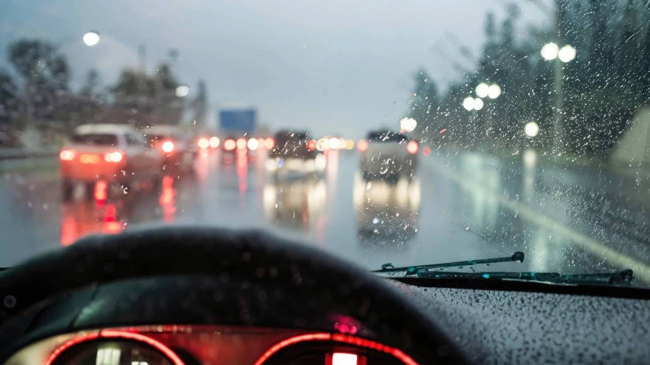 ملک بھر میں بارشوں کے سلسلے کے تناظر میں موٹروے پولیس نے نیشنل ہائی وے پر سفر کرنے والوں کے لیے نئی ٹریول ایڈوائزری جاری کر دی۔