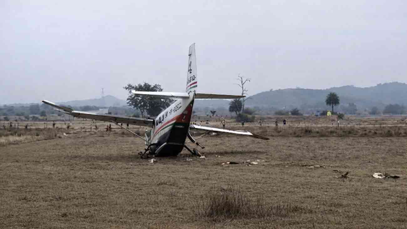 بھارت میں چھوٹا طیارہ گر کر تباہ ہوگیا