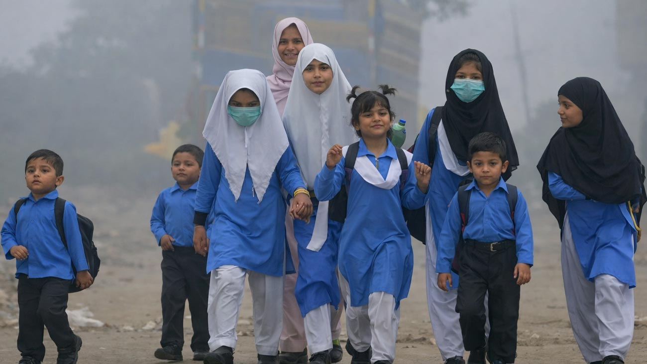 صوبائی وزیر تعلیم رانا سکندر حیات نے تعلیمی اداروں کی چھٹیوں میں توسیع کے امکانات کو مسترد کر دیا۔