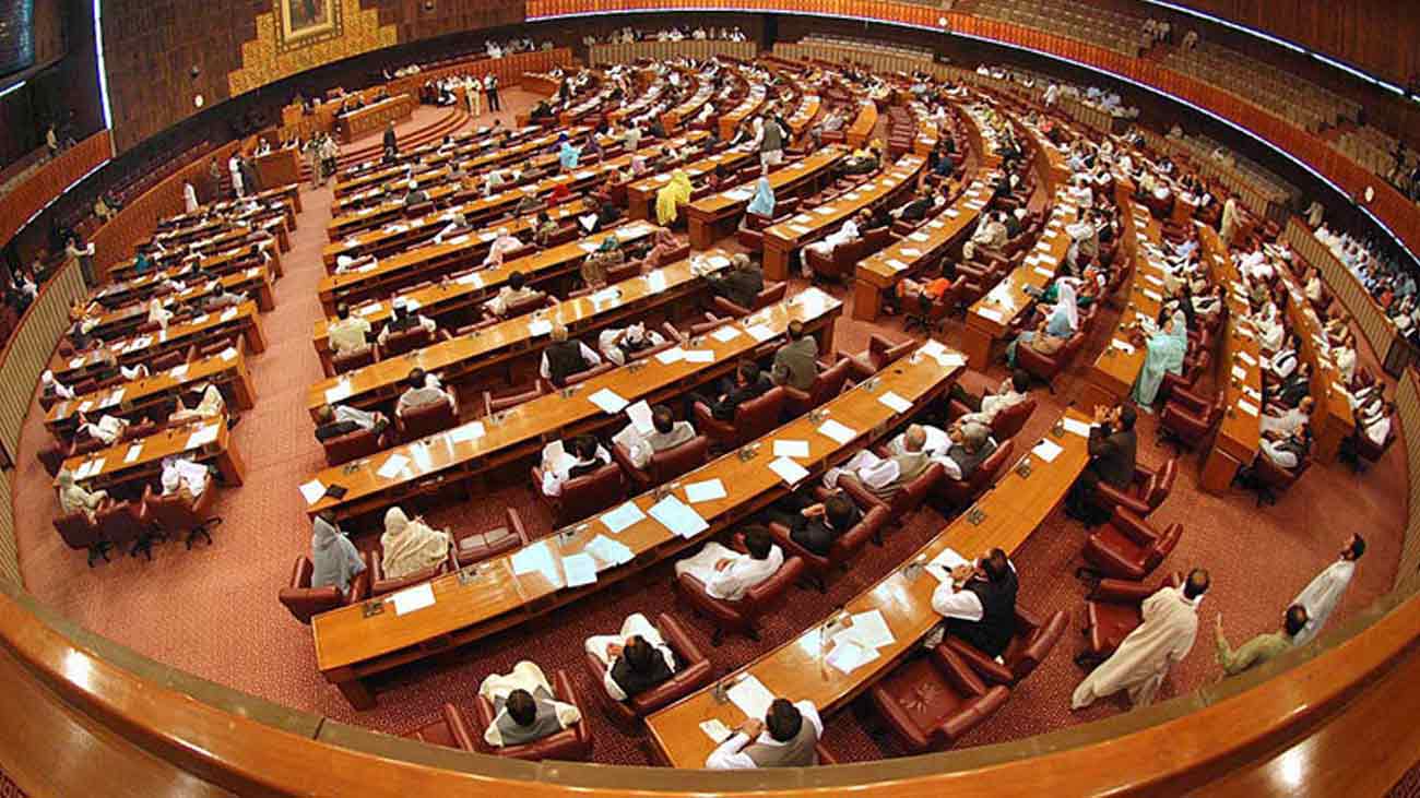 بیوی کو گھورنا، گالی دینا ، طلاق کی دھمکی دینا، پریشان کرنا جرم قرار