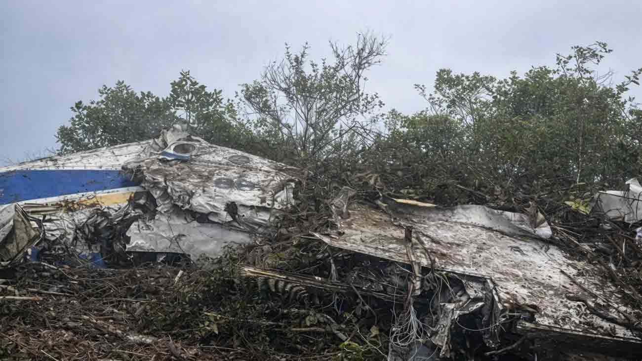 طیارہ گر کر تباہ، کانگریس رکن سمیت 15 افراد ہلاک