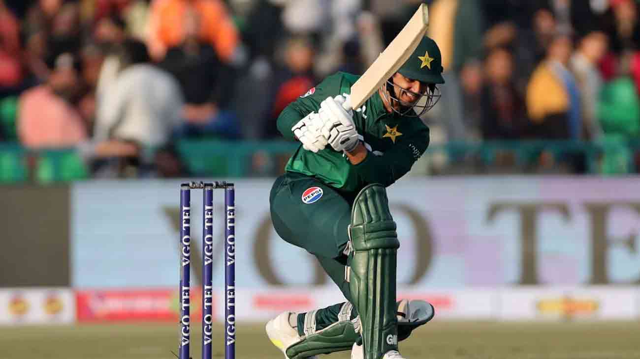 دوسرا ٹی 20: پاکستان کی آسٹریلیا کیخلاف بیٹنگ جاری