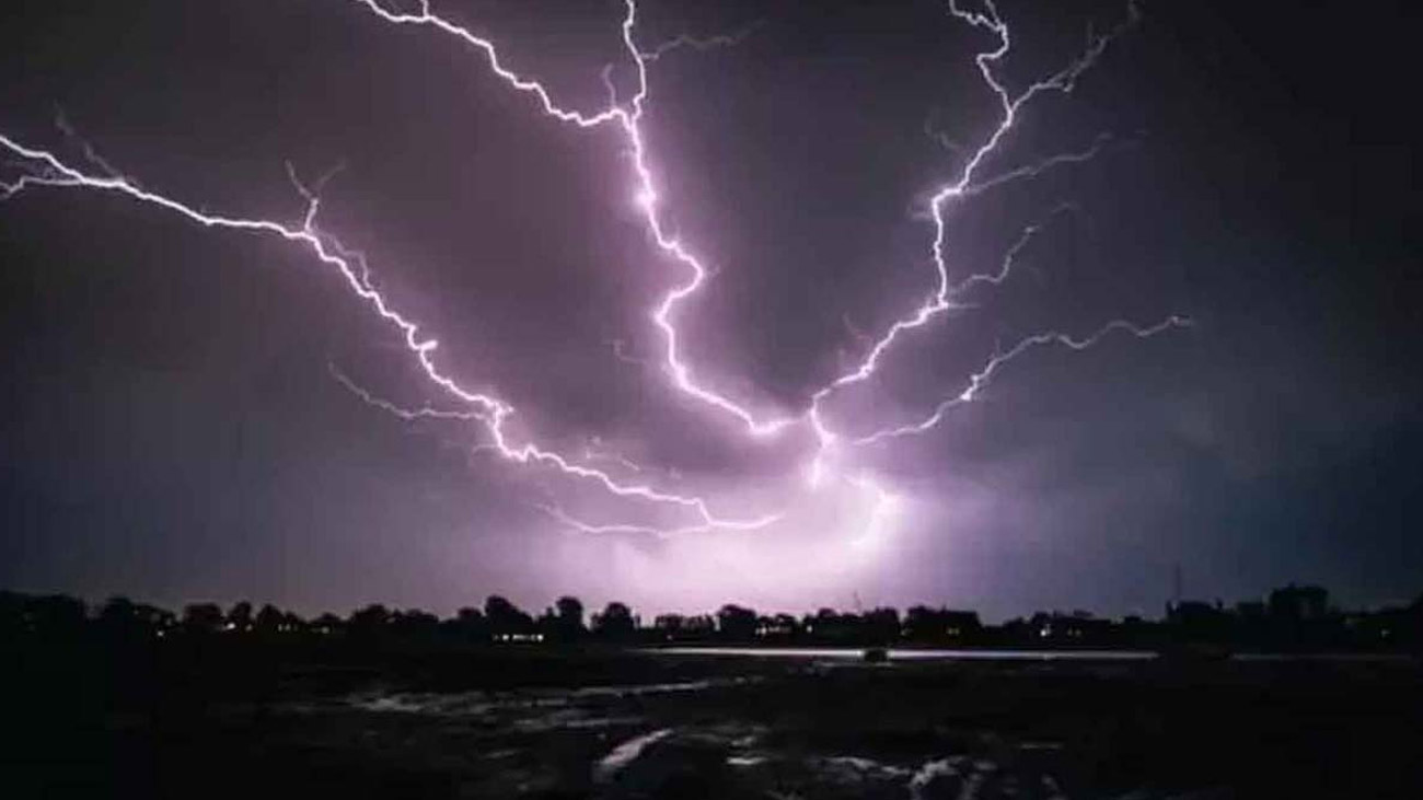 خیبر پختونخوا کے ضلع دیر بالا میں افسوسناک واقعہ پیش آیا جہاں دینی مدرسے پر آسمانی بجلی گرنے سے 20 سے زائد طالبات جھلس کر زخمی ہو گئیں۔