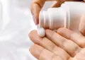 بیوٹی کریمیں لگا کر رنگ گورا کرنیوالی خواتین کیلئے بُری خبر