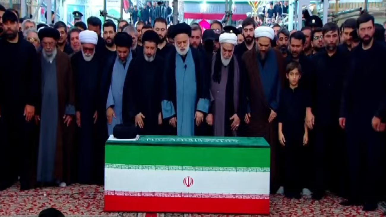 امریکی و اسرائیلی حملوں میں شہید ہونے والے ایرانی سپریم لیڈر سید علی خامنہ ای کی نماز جنازہ ادا کر دی گئی۔