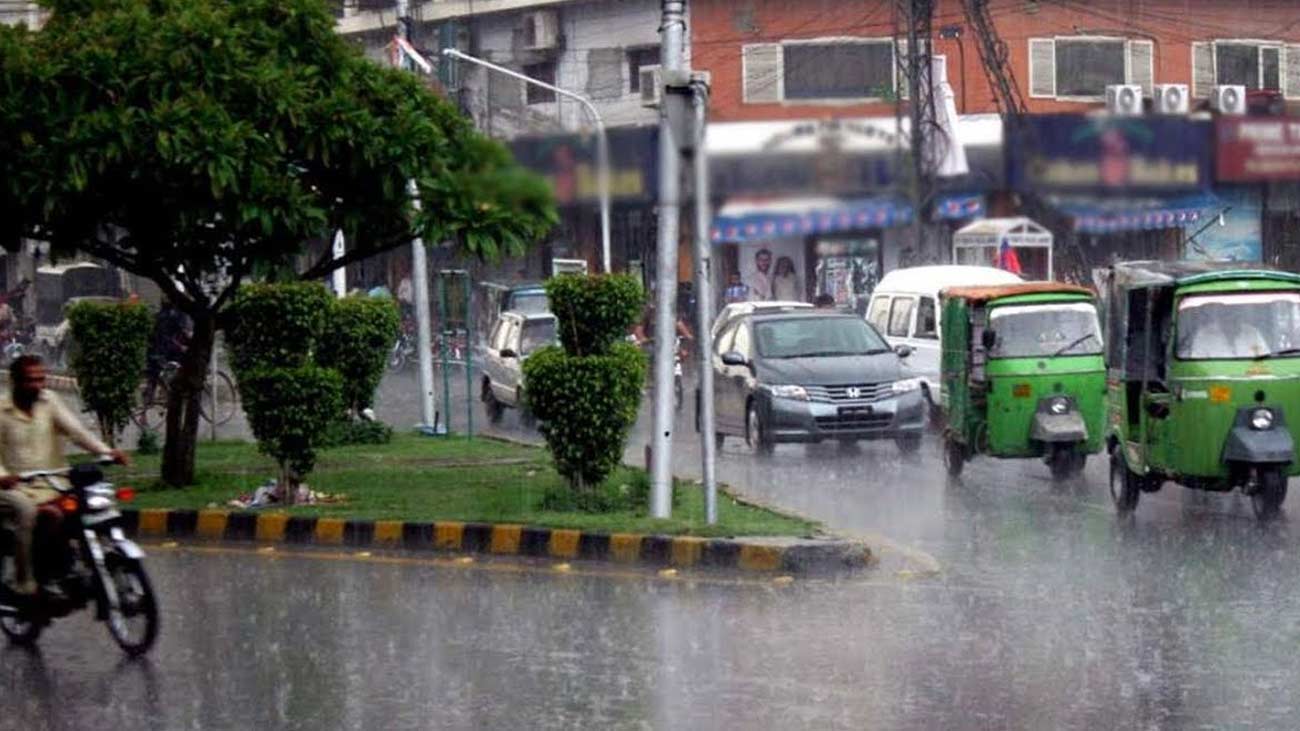 پراونشل ڈیزاسٹر مینجمنٹ اتھارٹی (پی ڈی ایم اے) پنجاب نے آئندہ دو روز کے لئے صوبے کے بیشتر اضلاع میں بارشوں کا الرٹ جاری کر دیا۔
