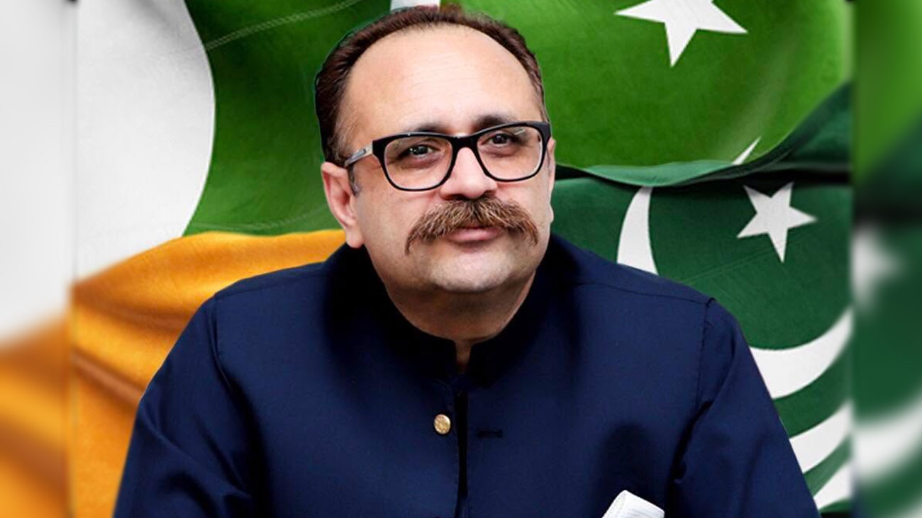 آزاد جموں و کشمیر کے ضلع باغ میں سابق وزیراعظم سردار تنویر الیاس کے قافلے پر فائرنگ کے نتیجے میں ان کا ایک گارڈ جاں بحق جبکہ متعدد افراد زخمی ہوگئے۔