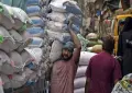کراچی کے شہری ملک بھر میں مہنگا ترین آٹا خریدنے پر مجبور