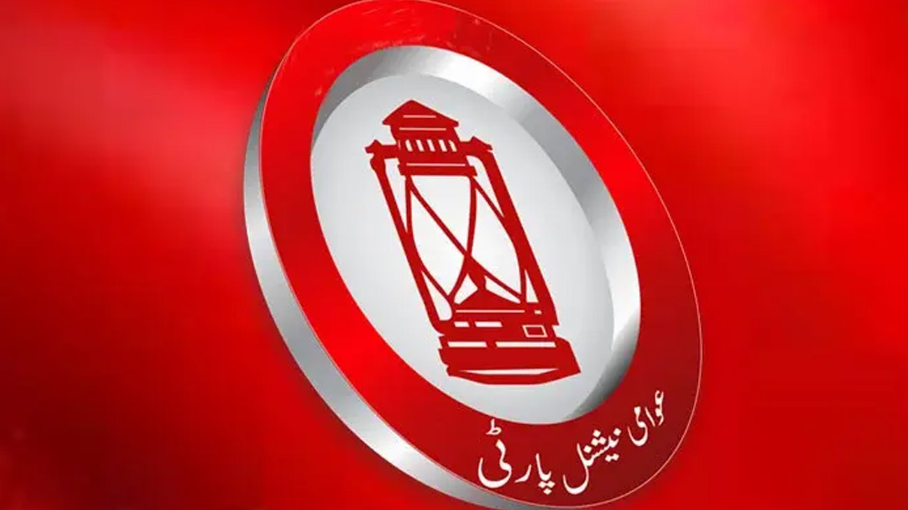 بلوچستان کے ضلع قلعہ عبداللہ میں نامعلوم افراد نے فائرنگ کر کے اے این پی کے ضلعی رہنما دولت خان کو قتل کر دیا۔