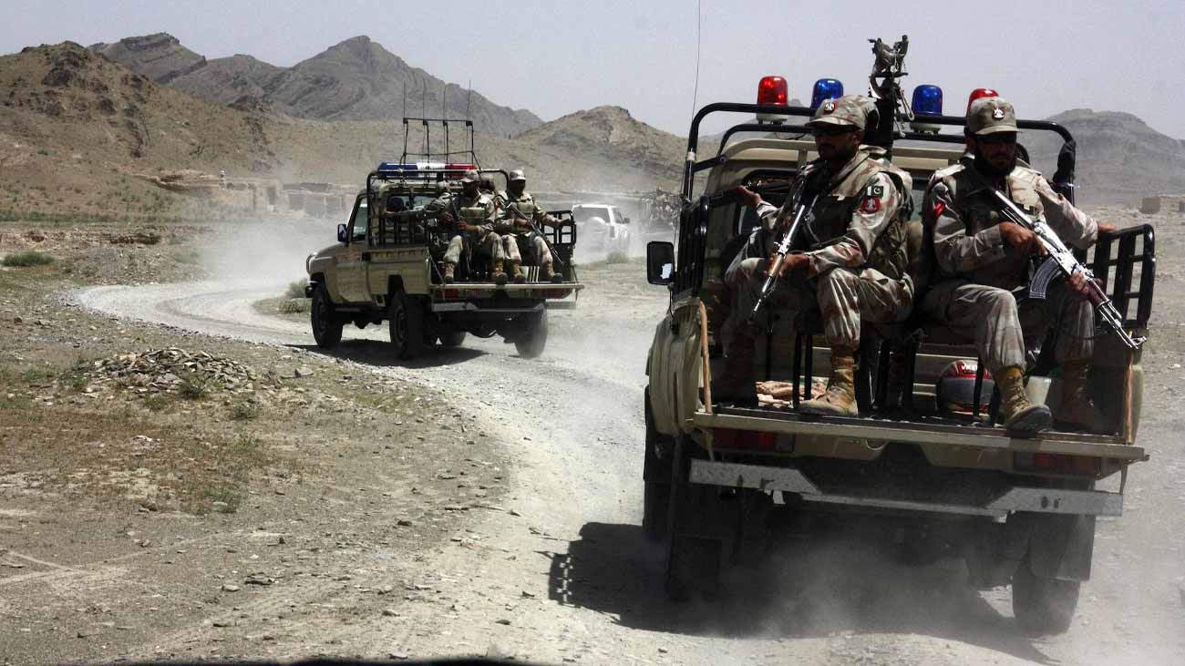 بلوچستان کے ضلع بسیمہ میں سکیورٹی فورسز نے آپریشن کے دوران 14 دہشت گردوں کو جہنم واصل کر دیا جبکہ حوالدار نے جام شہادت نوش کیا۔