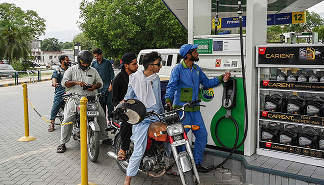 پیٹرول کی قیمتوں میں کمی کا اعلان