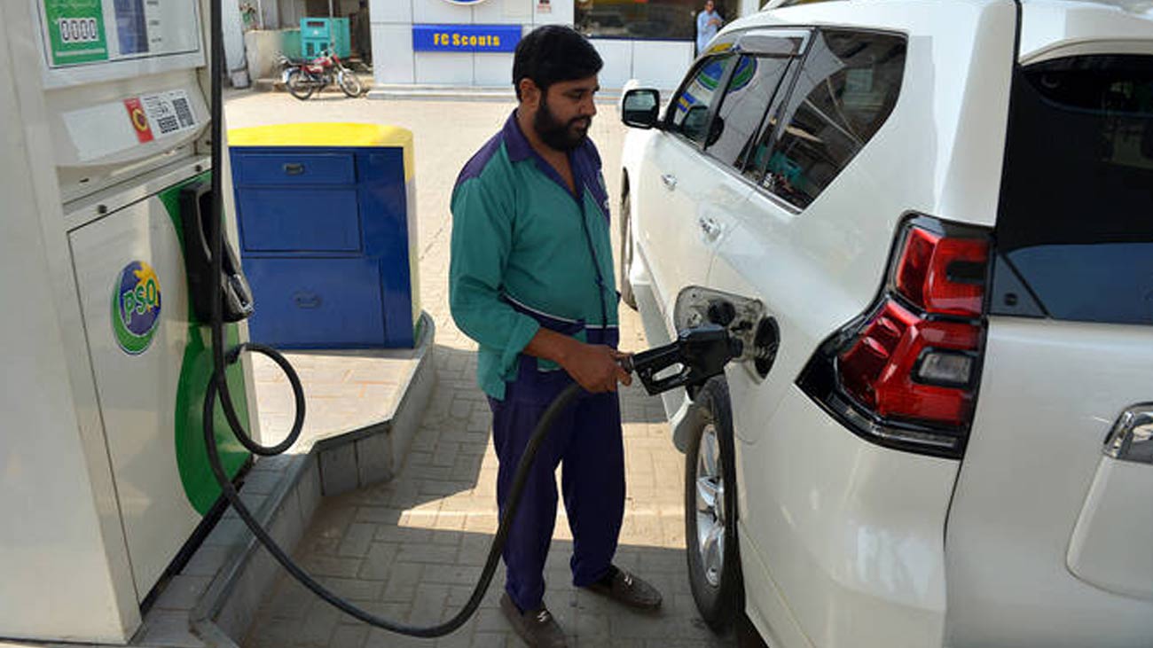 حکومت نے امیر ترین طبقے کو بڑا ریلیف دیتے ہوئے ہائی اوکٹین پر عائد پٹرولیم لیوی میں تاریخی کمی کر دی۔