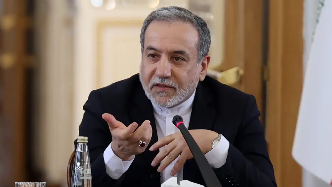 ایرانی وزیر خارجہ عباس عراقچی نے کہا ہے کہ ہم ہرگز ہتھیار نہیں ڈالیں گے، ایران مزاحمت جاری رکھے گا۔