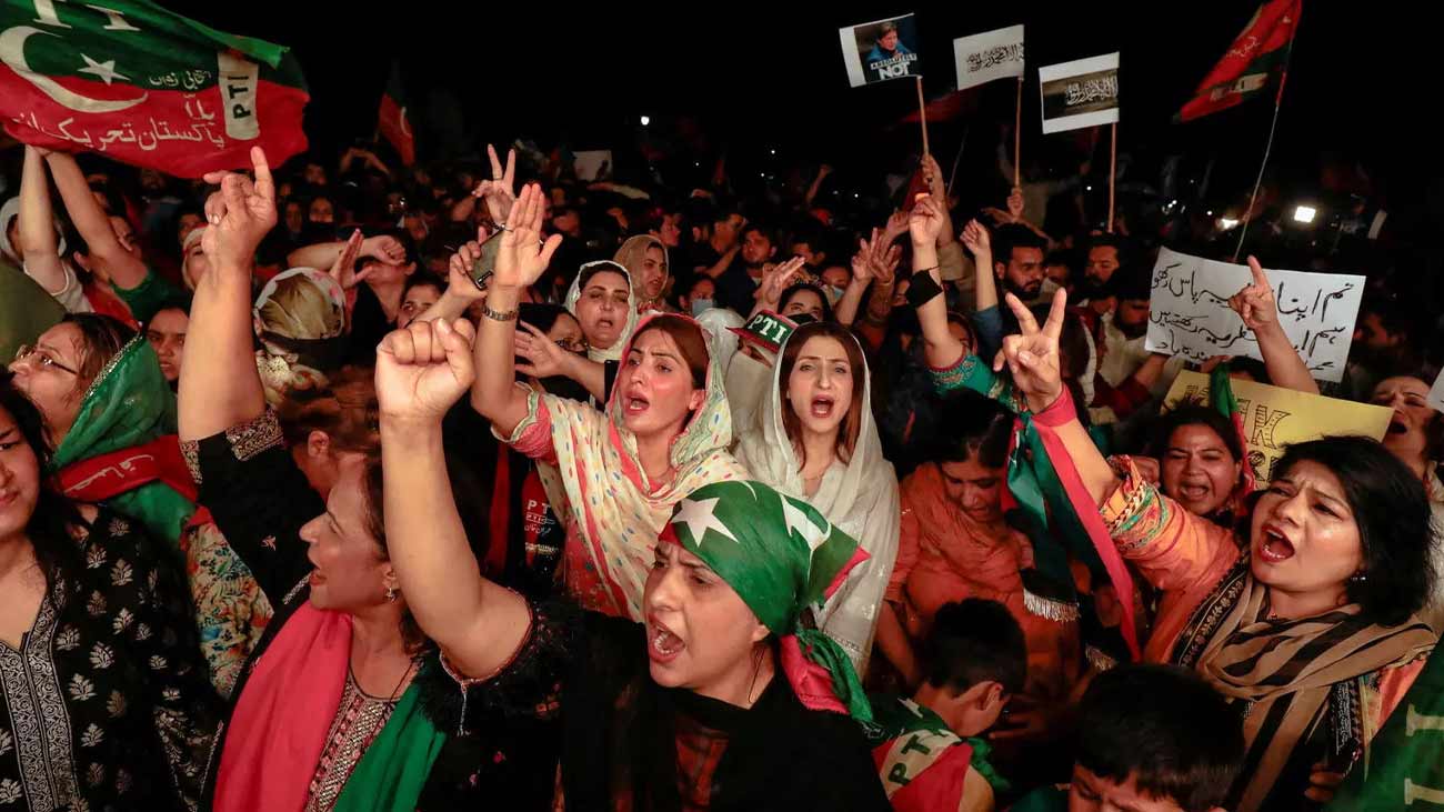 پاکستان تحریک انصاف (پی ٹی آئی) نے عید الفطر کے بعد سابق وزیراعظم عمران خان کی رہائی کے لیے باقاعدہ تحریک شروع کرنے کا اعلان کر دیا۔