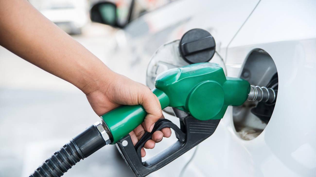 پٹرولیم قیمتوں میں 49 روپے تک اضافے کی سمری حکومت کو ارسال