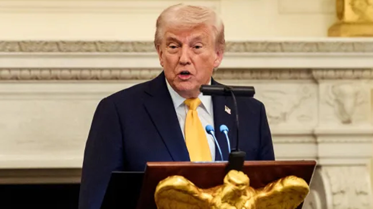 امریکی صدر ڈونلڈ ٹرمپ نے کہا ہے کہ ایران امریکا کے ساتھ معاہدے کے لیے بھیک مانگ رہا ہے۔