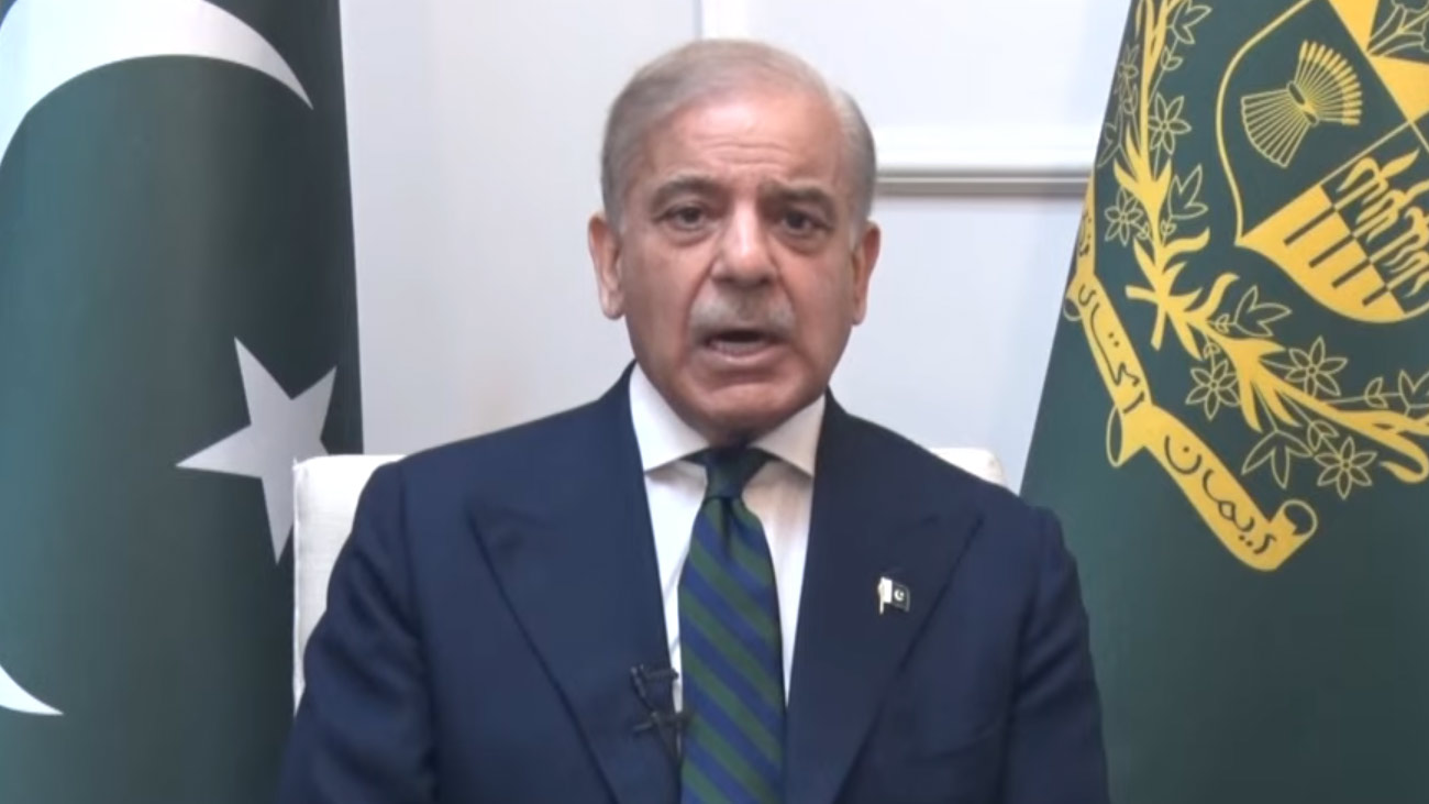 وزیراعظم شہباز شریف نے پٹرولیم مصنوعات کی قیمتیں برقرار رکھنے کا اعلان کر دیا۔