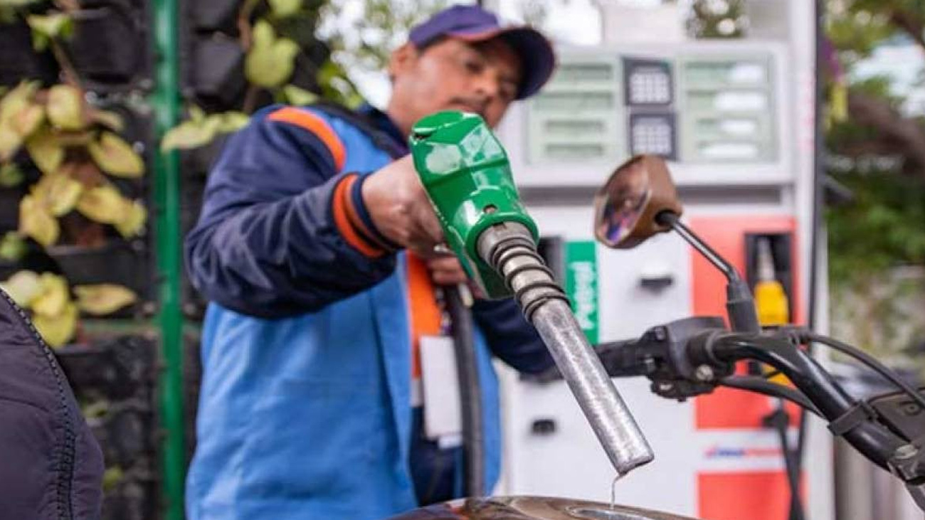 ملک میں پیٹرولیم مصنوعات وافر مقدار میں ہیں: مشیر وزیر خزانہ