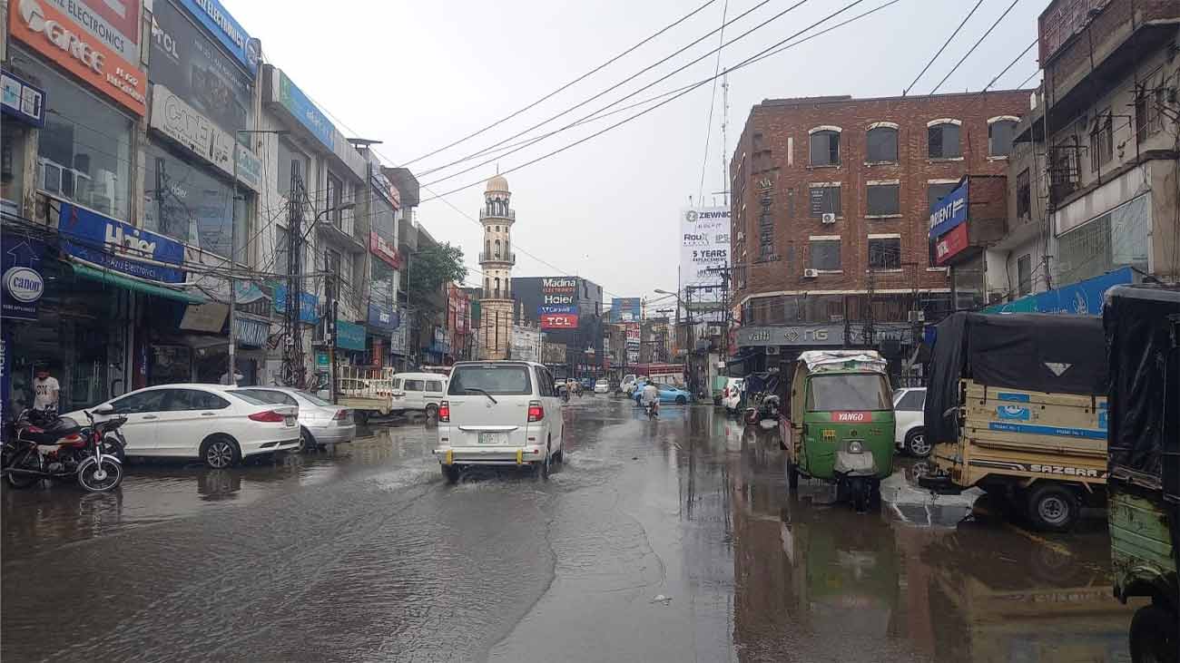 گرمی کے ستائے شہریوں کے لیے اچھی خبر سامنے آگئی، محکمہ موسمیات نے صوبائی دارالحکومت لاہور سمیت پنجاب بھر میں بارش کی پیشگوئی کر دی۔