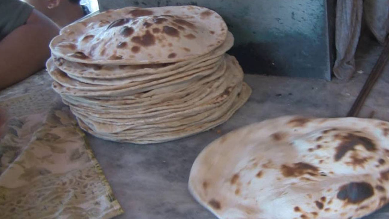 آٹے کی قیمتوں میں اضافے کے بعد نان بائیوں نے خود ساختہ طور پر روٹی کی قیمت بھی بڑھا دی۔