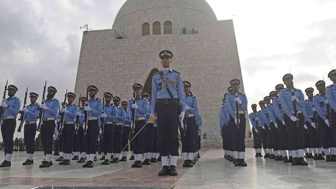 یوم دفاع و شہدائے پاکستان: مزار قائد پر گارڈز کی تبدیلی کی پروقار تقریب
