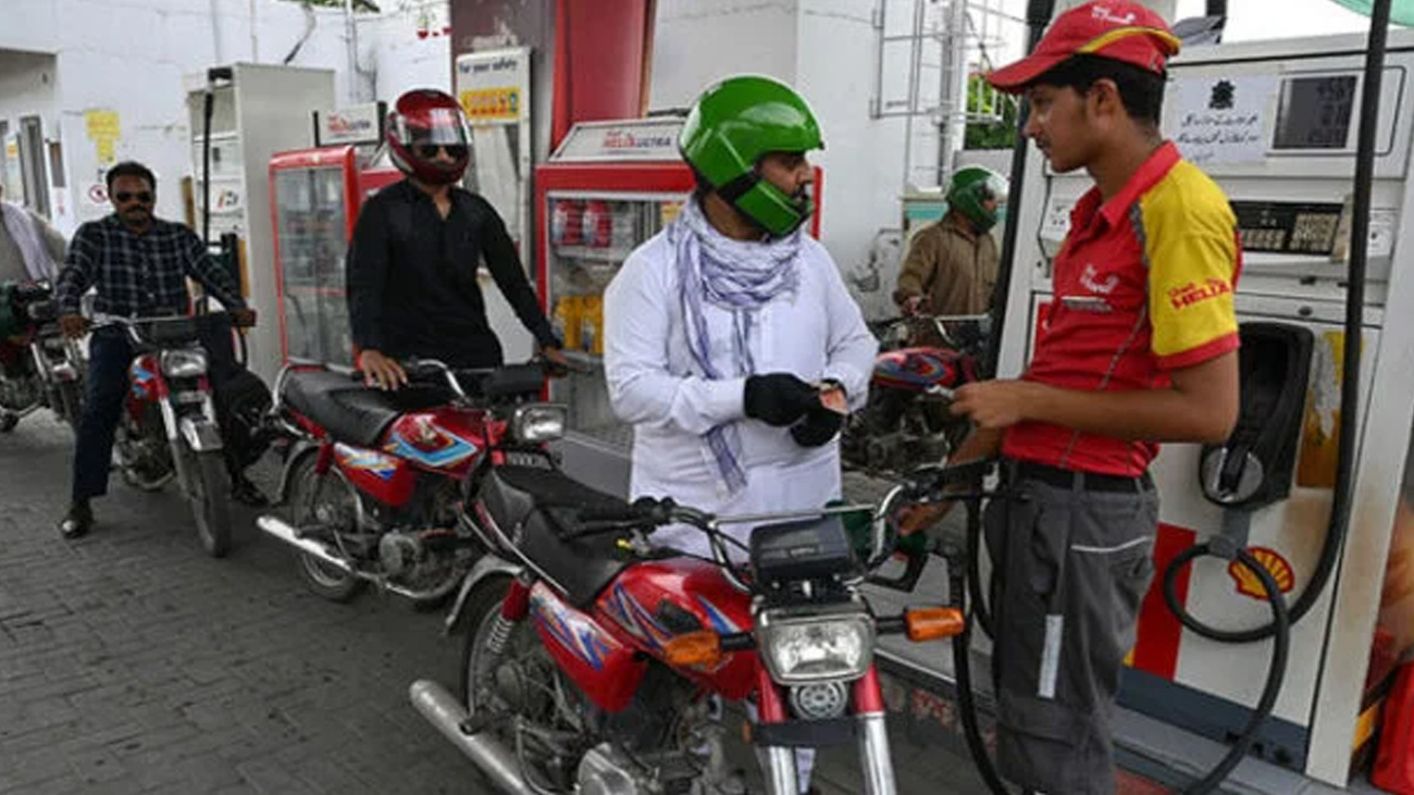 حکومت کی جانب سے پیٹرول پر ریلیف/فائل فوٹو