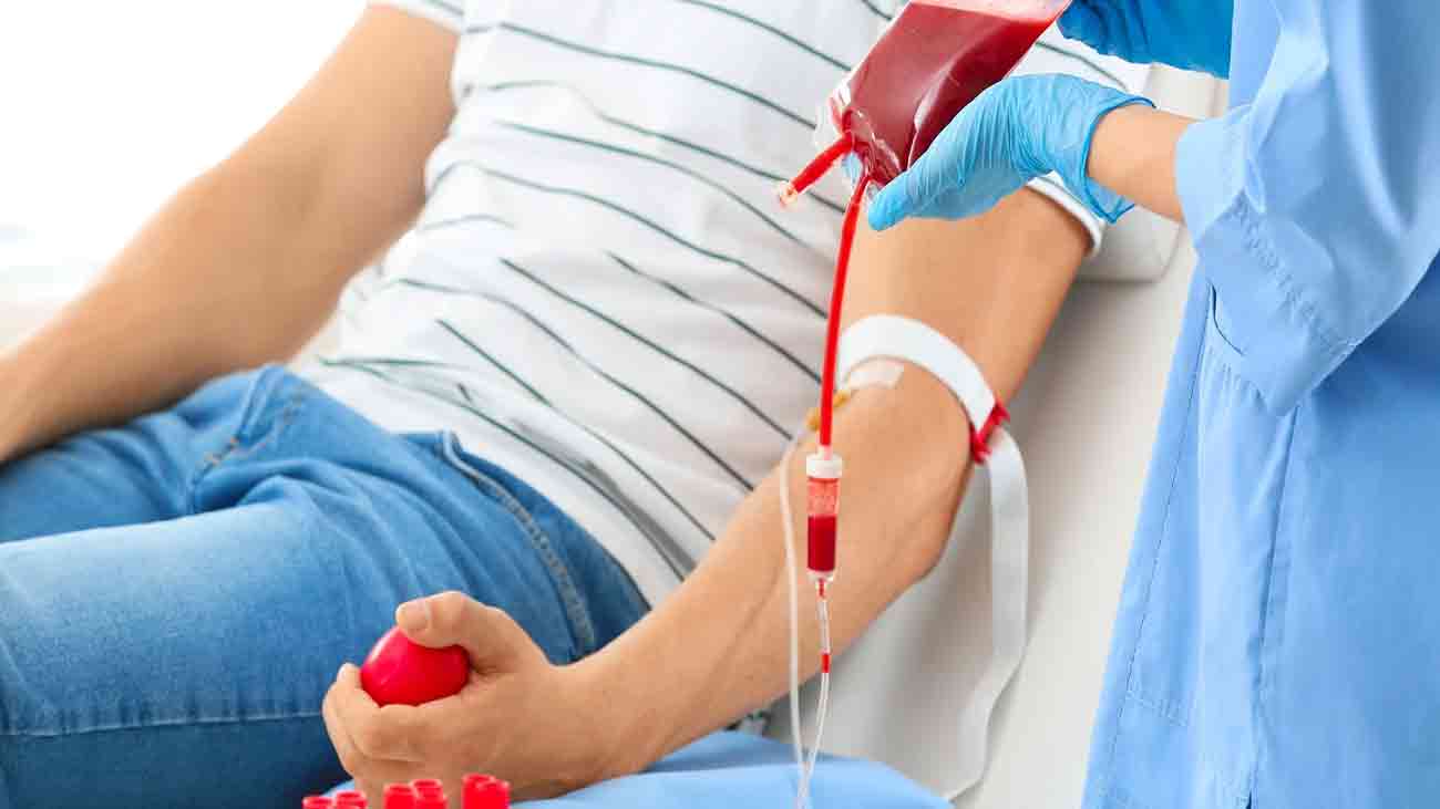 سوال: کیا خون ٹیسٹ یا عطیہ کرنے سے روزہ ٹوٹ جاتا ہے؟