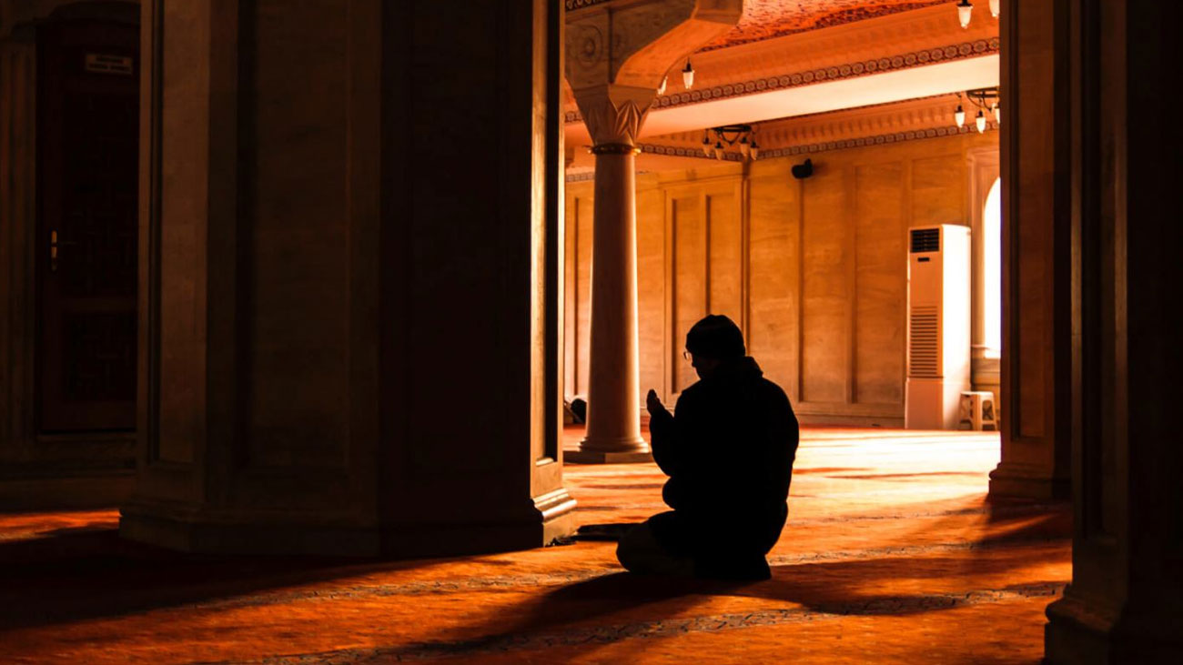 کیا دوران اعتکاف ضرورت کے تحت باہر نکل سکتے ہیں؟