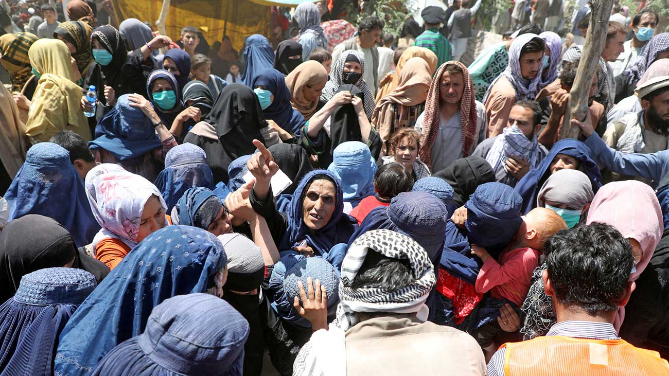 افغان مہاجرین چمن بارڈر کراس کر رہے ہیں