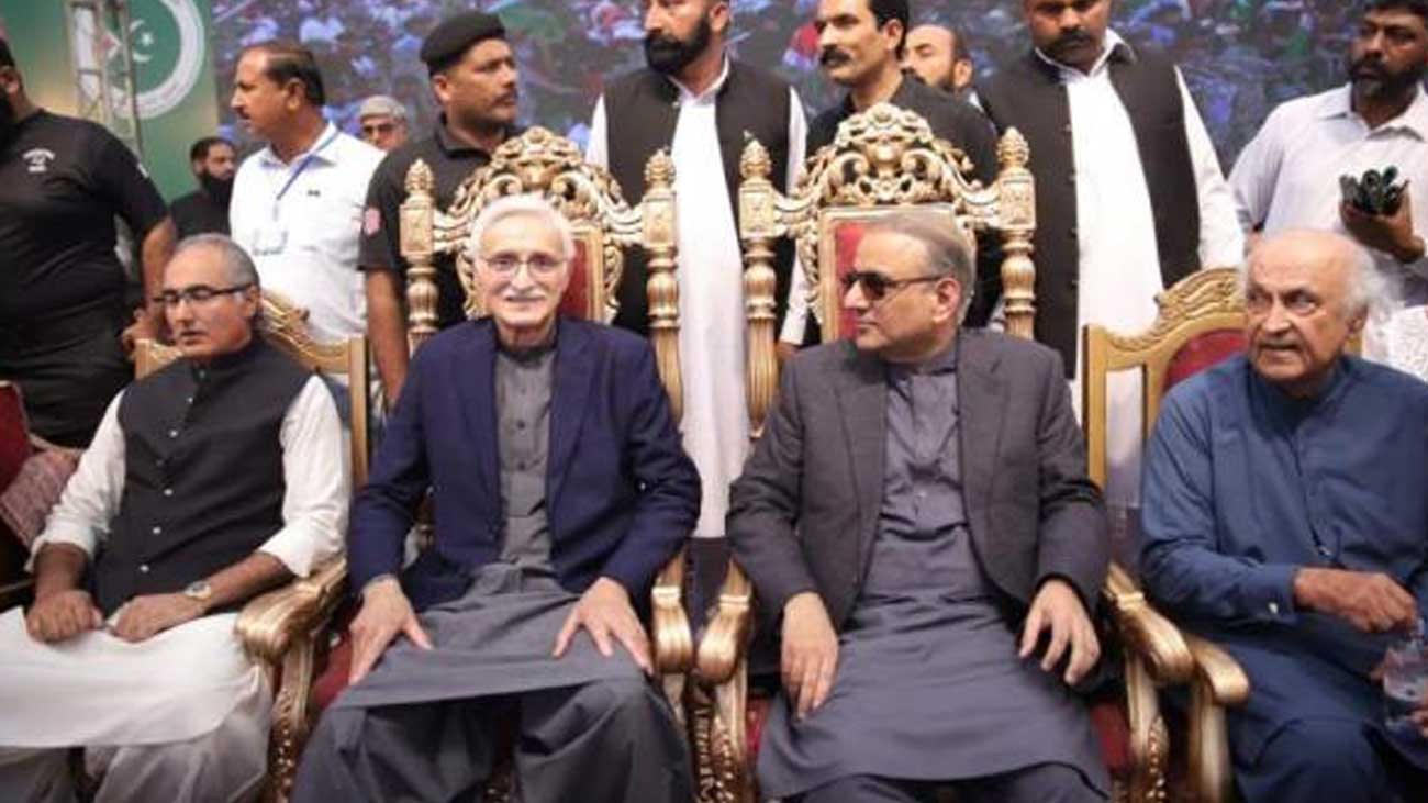 آئی پی پی کے صدر علیم خان، سربراہ جہانگیر ترین ودیگر سٹیج پر بیٹھے ہیں