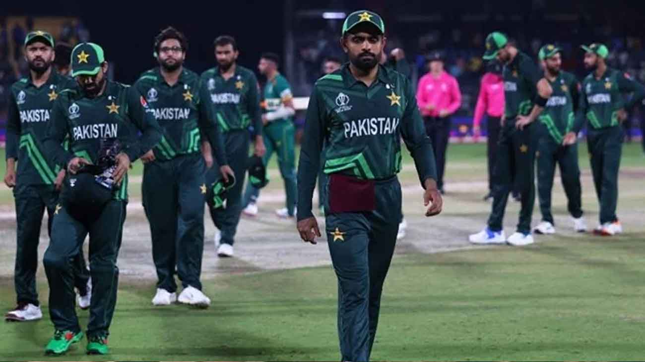 پاکستانی کرکٹ ٹیم کے کھلاڑی گرائونڈ میں