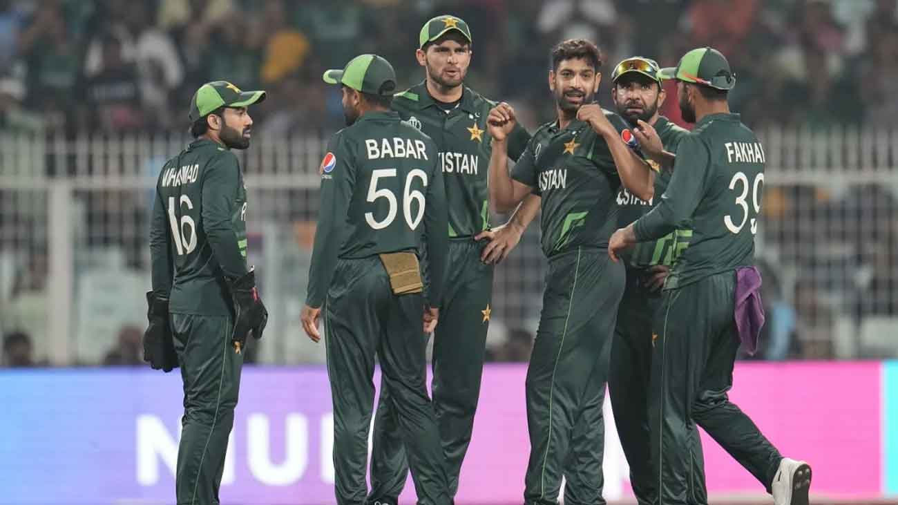 کرکٹ ورلڈکپ میں قومی کرکٹ ٹیم کے کھلاڑی بنگلادیشی بلے باز کو آؤٹ کرنے کے بعد خوشی کا اظہار کرتے ہوئے