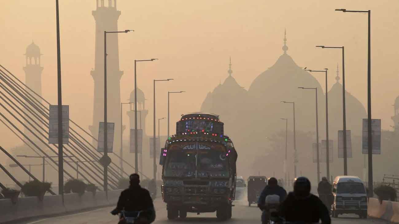 باغوں کے شہر لاہور میں سموگ کے باعث سانس لینا محال ہوگیا/ فائل فوٹو