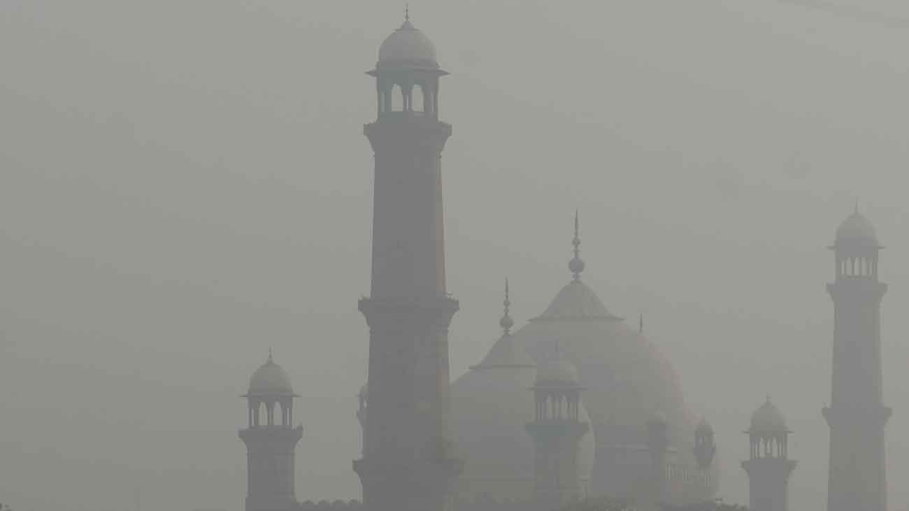 لاہور میں سموگ کے بعد فضائی آلودگی کے مناظر/ فائل فوٹو
