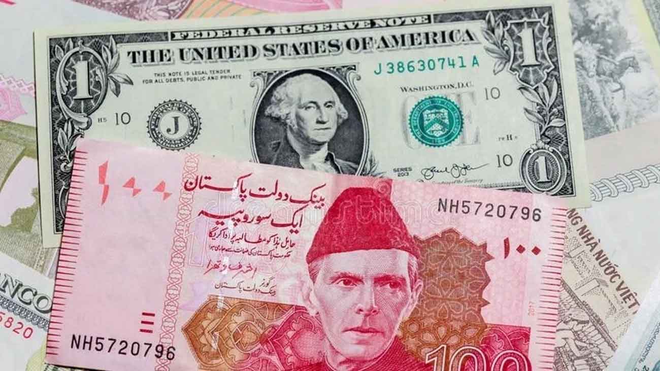 امریکی ڈالر اور پاکستانی روپے ایک ساتھ