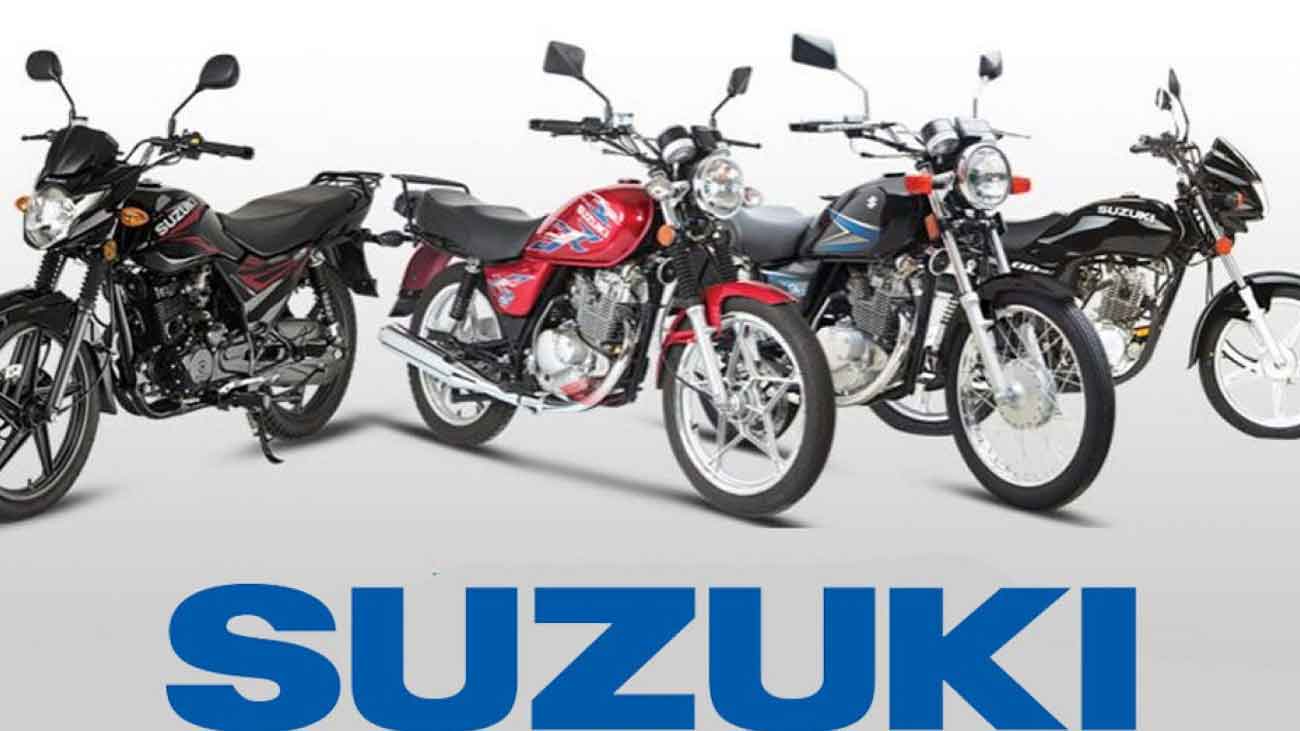 شوروم میں پاک سوزوکی کمپنی موٹرسائیکلوں کی رونمائی کی جا رہی ہے/ فائل فوٹو