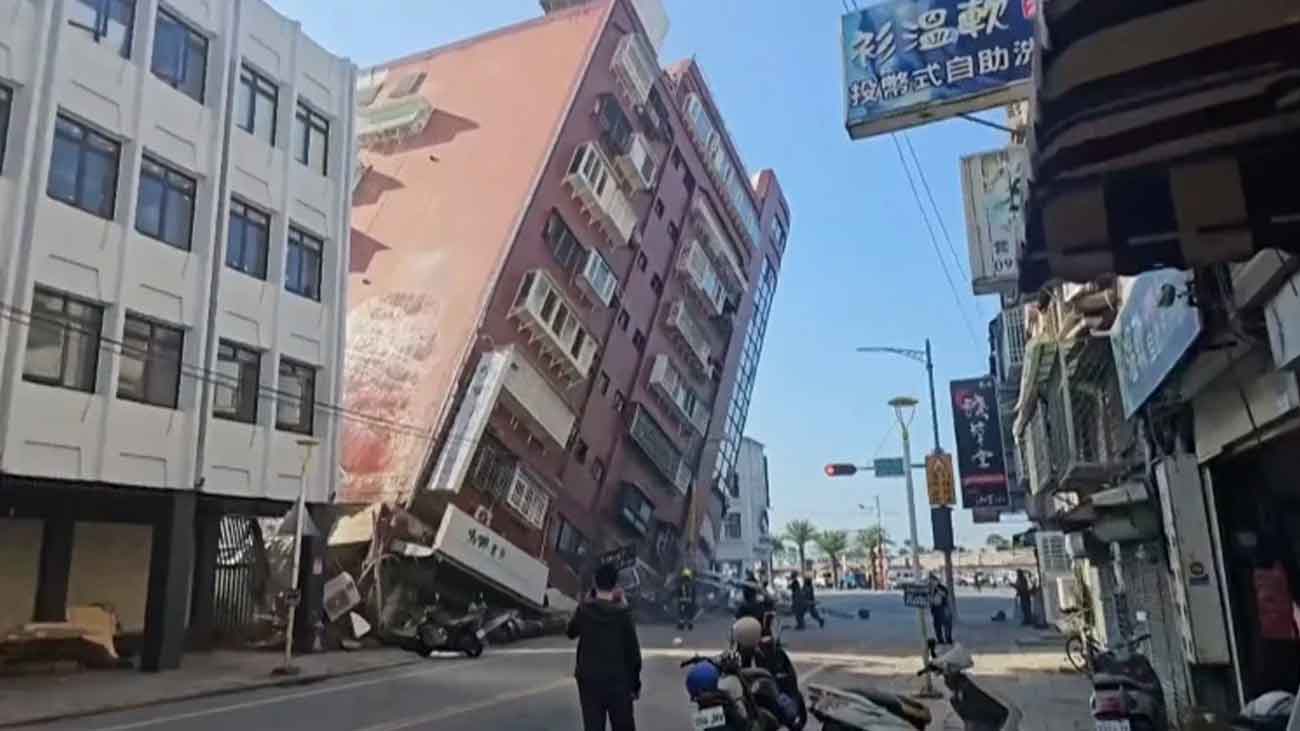 تائیوان کے دارالحکومت تائی پے میں زلزل کے بعد عمارتوں کے زمین بوس ہونے کا منظر