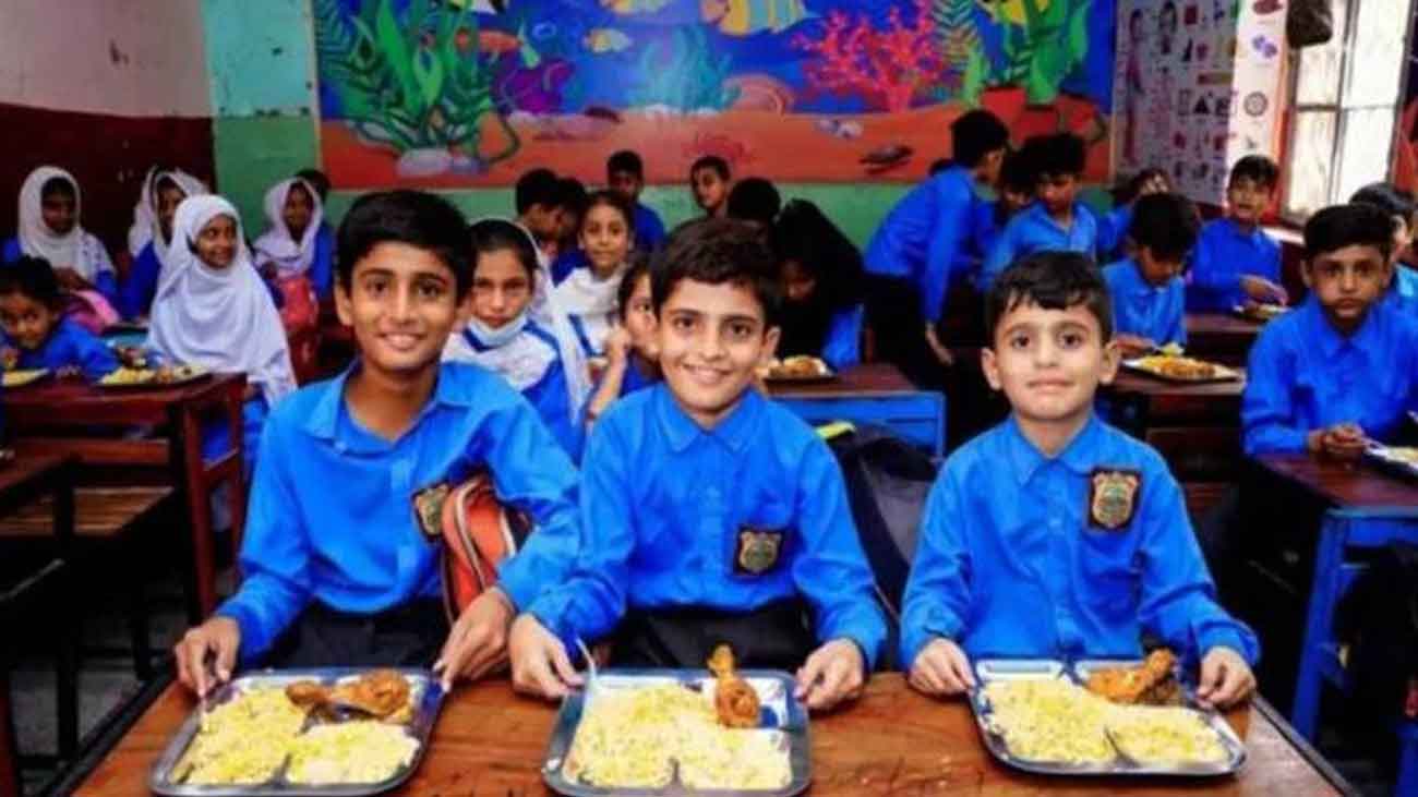 سکول کے طلبہ کو مفت دوپہر کے کھانے کی فراہمی شروع